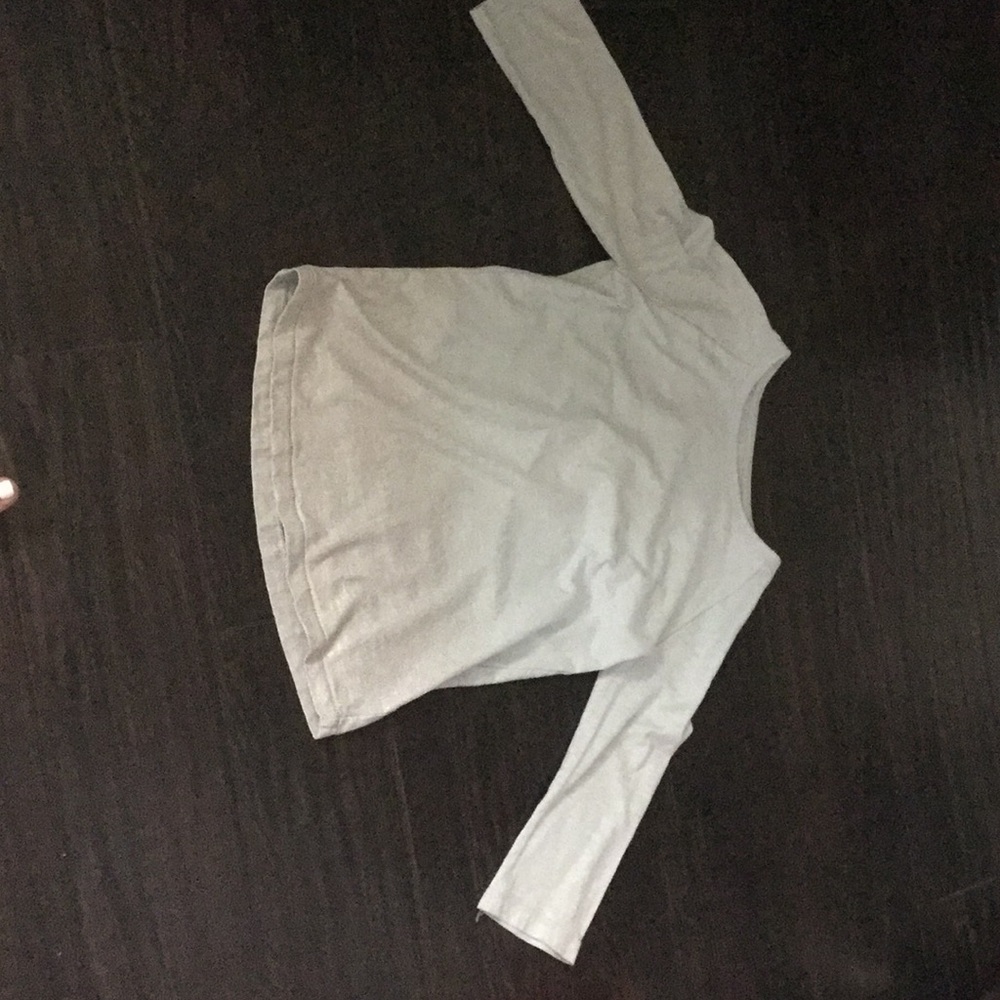 Quarter length shirt! Silver at the bottom. Cute!!